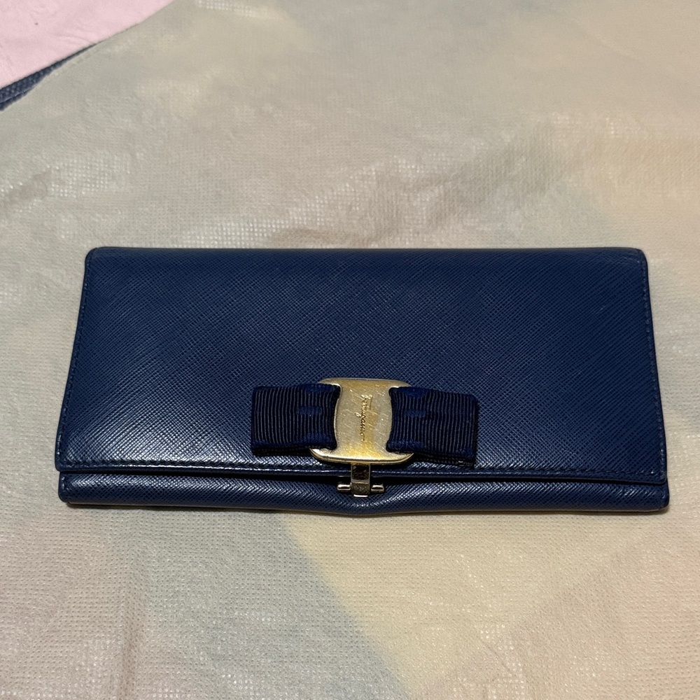Authentic Ferragamo Bifold Elegant Blue Women's Wallet